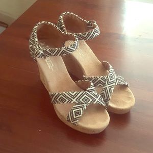 TOMS wedges